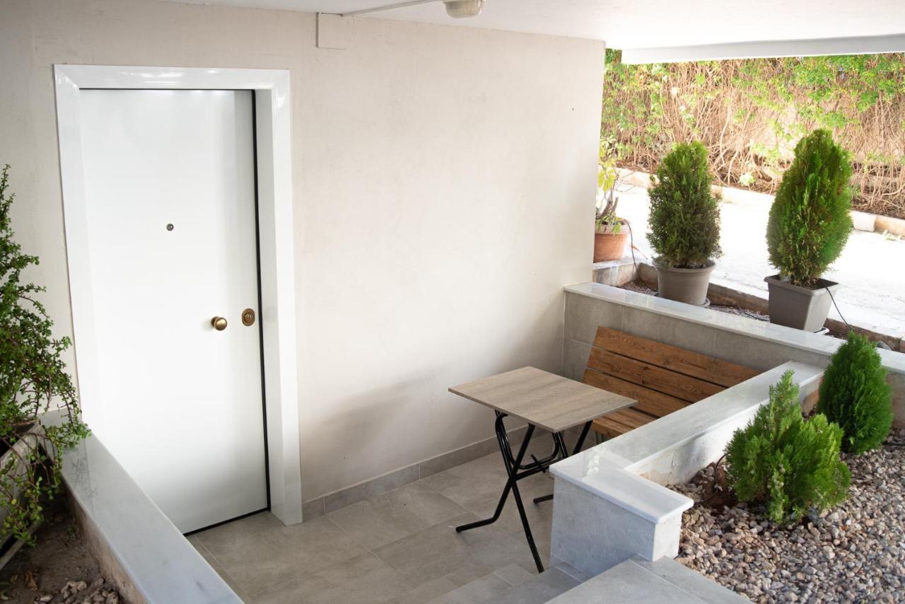 Apartment Naiads Nest - The Garden Gem
