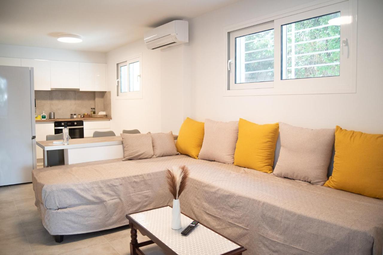 Naiads Nest - The Garden Gem Apartment *