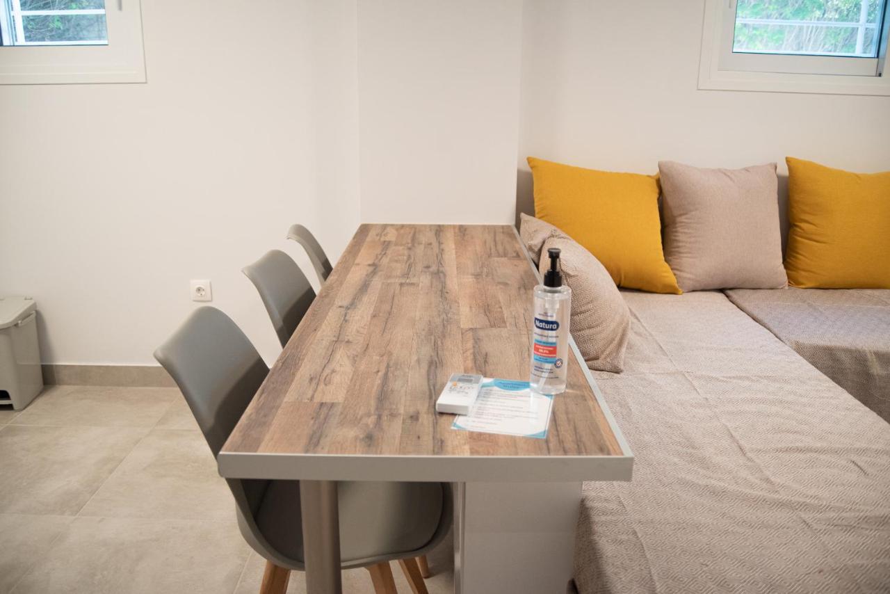 Apartment Naiads Nest - The Garden Gem